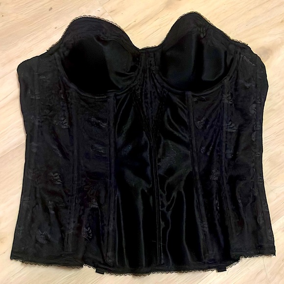 Only wore it once to take pictures in - Picture 1 of 2